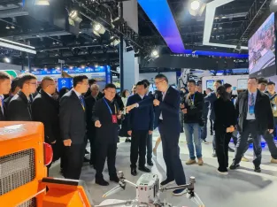 中國國際應急展快訊：應急管理部部長王祥喜了解凌天智能裝備集團無人化裝備創新與應用情況！