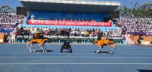 凌天攜帶四足機器狗、偵檢無人機等高精尖裝備走進校園，助力北京通州市馬駒橋學校首屆科技嘉年華